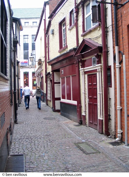 Couple walking hand in hand: Leicester Market, The Jetty, Leicester, 27 March 2004