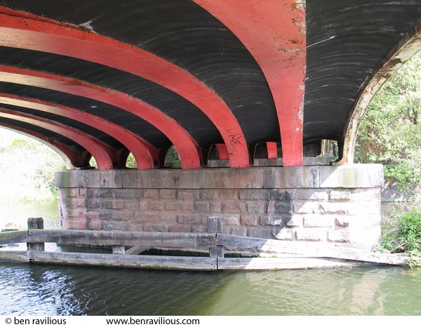 Underneath Soar Lane canal bridge: Soar Lane, Leicester, 17 April 2004