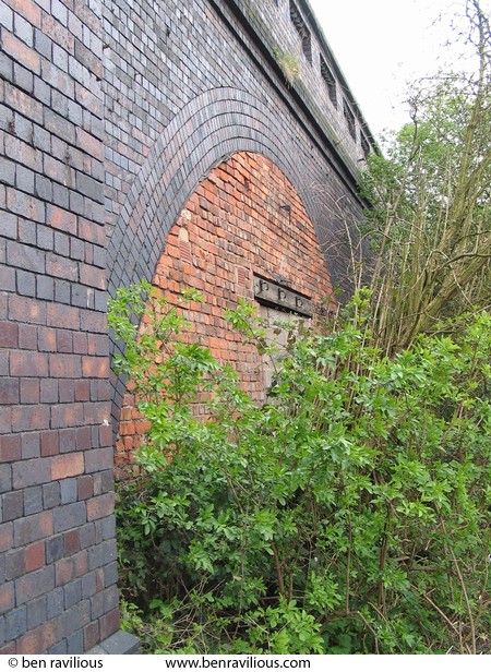 Bricked-up railway arch: Abbey Gate, Leicester, 17 April 2004
