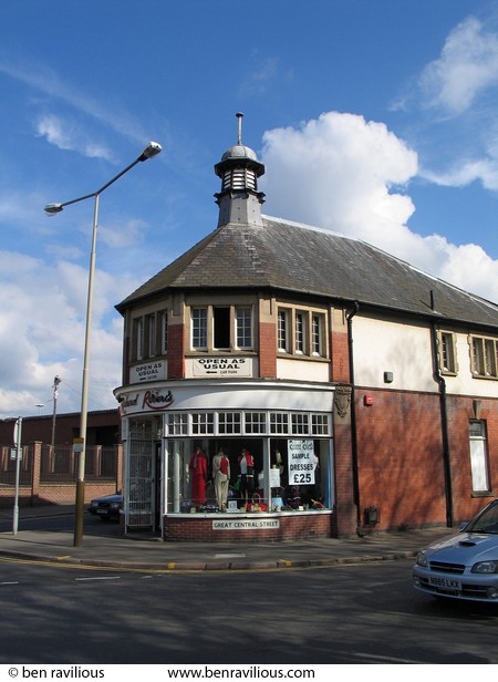 Richard Roberts shop: North Gates, Leicester, 17 April 2004