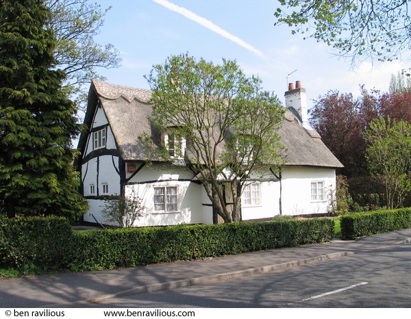 Thatched cottage: Church Lane, Knighton, Leicester, 24 April 2004