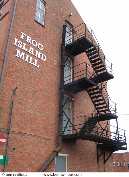 Frog Island Mill: Frog Island, Leicester, 01 May 2004