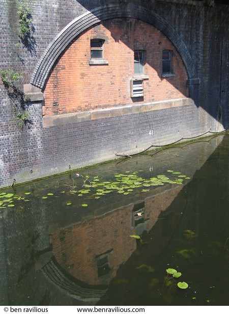 Bricked up railway arch: Western Boulevard, Leicester, 23 May 2004