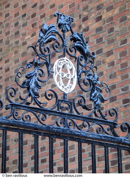 Gate of Belgrave House: Church Road, Belgrave, Leicester, 07 August 2004