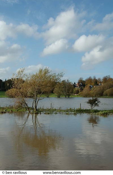 Floods at Watermead Park: Watermead Park, Birstall, Leicester, 24 October 2004