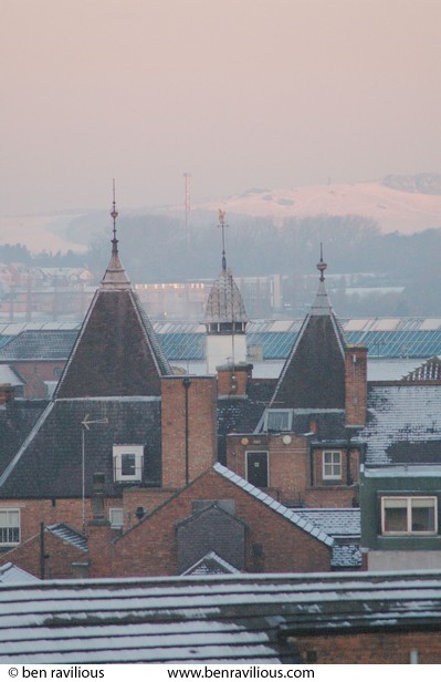 Snowy rooftops at dawn: Leicester, 19 November 2004
