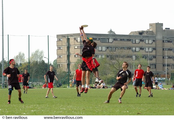 Final of an Ultimate Frisbee tournament: Boogschutterslaan, Brugge, Belgium, 01 May 2005