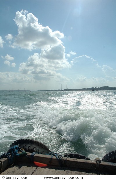 Bumboat wake: Serangoon Harbour, Singapore, 10 June 2005