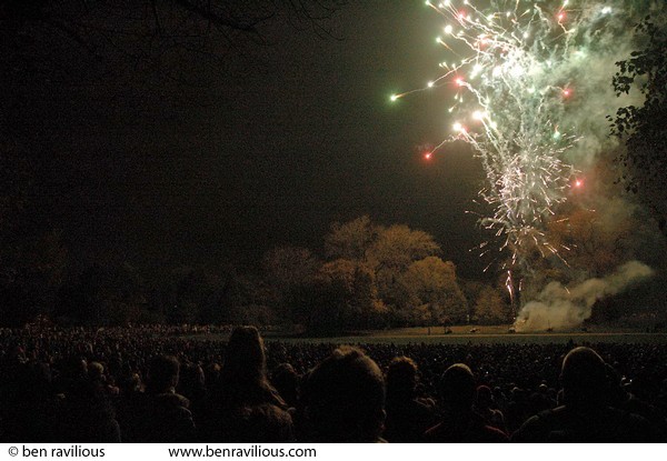 Crowds at Bonfire Night fireworks display: Abbey Park, Leicester, 05 November 2005
