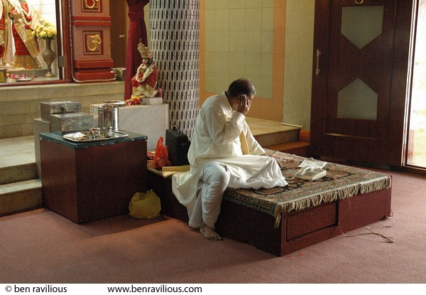 Pundit on the telephone: Chander Road, Singapore, 15 December 2005