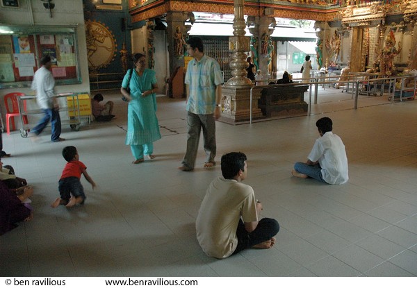 Devotees, Sri Veerama Kaliamman Temple: Serangoon Road, Singapore, 22 December 2005
