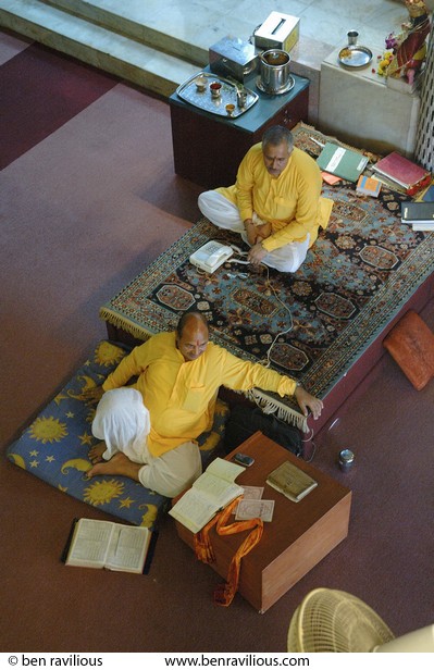 Hindu pundits: Chander Road, Singapore, 29 December 2005