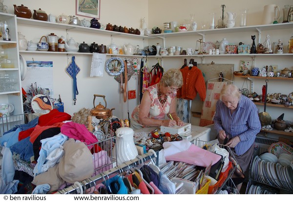 Leicester Animal Rescue charity shop: Evington Road, Leicester, 03 June 2006