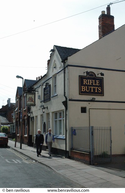 Street outside the Rifle Butts pub: Nottingham Road, Spinney Hills, Leicester, 04 June 2006