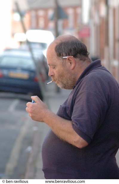 Lighting a cigarette: Baggrave Street, Spinney Hills, Leicester, 04 June 2006