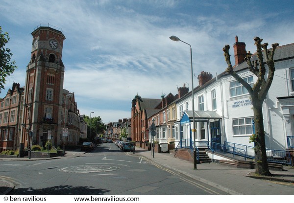 Mini roundabout at the Imperial: Mere Road, Spinney Hills, Leicester, 04 June 2006