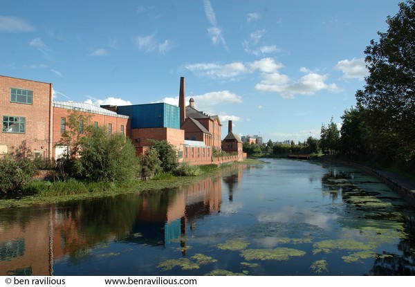 Canal scene: Soar Lane, Leicester, 27 August 2006
