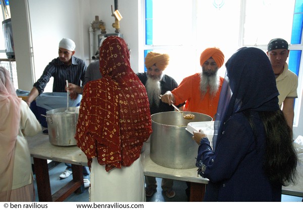 Queuing for Langar (free vegetarian food): Vaisakhi Parade 2007, Guru Tegh Bahadur Gurdwara, East Park Road, Leicester, 22 April 2007